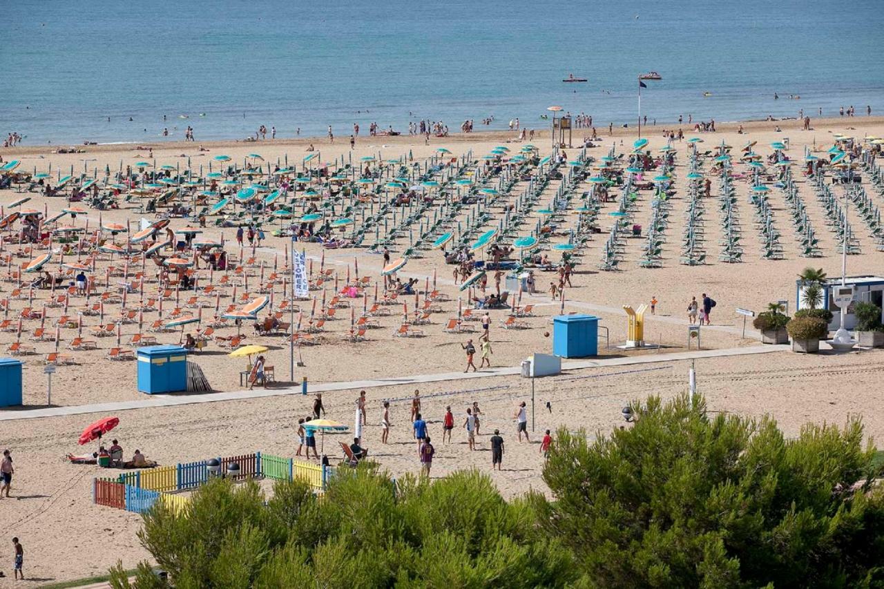 Villa Regina Bibione Bagian luar foto